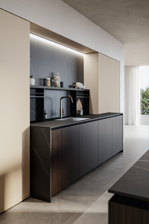 Cucina moderna Arredo3 Kalì con basi scure e colonne chiare