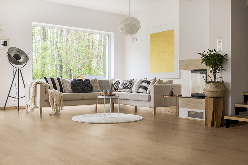 Pavimento Skema effetto rovere coordinato con living e arredamento